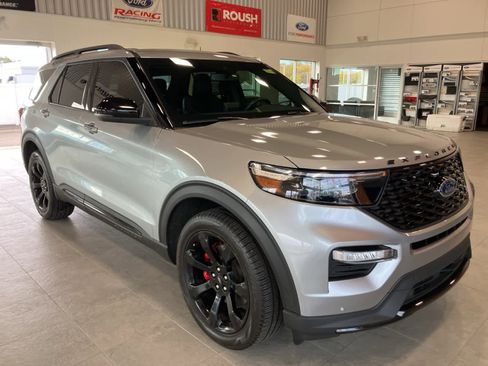 Used 2023 Ford Explorer ST w/ Equipment Group 401A image 3