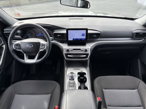 Used 2023 Ford Explorer XLT image 13