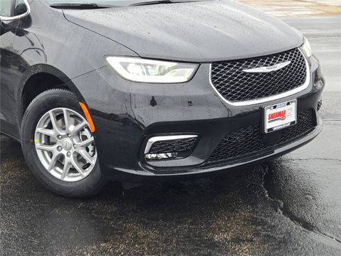 New 2026 Chrysler Pacifica Select image 2