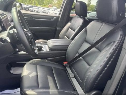 Used 2024 GMC Acadia Elevation w/ Luxury Package FWD image 3