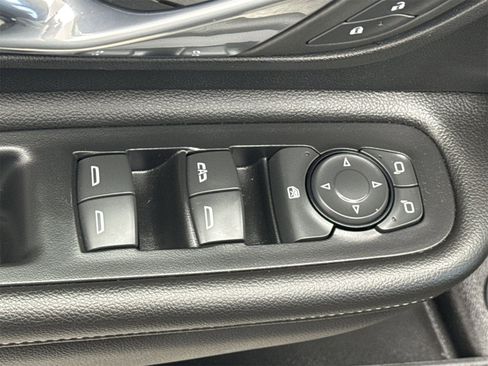 Used 2023 GMC Terrain SLE w/ Driver Convenience Package image 17