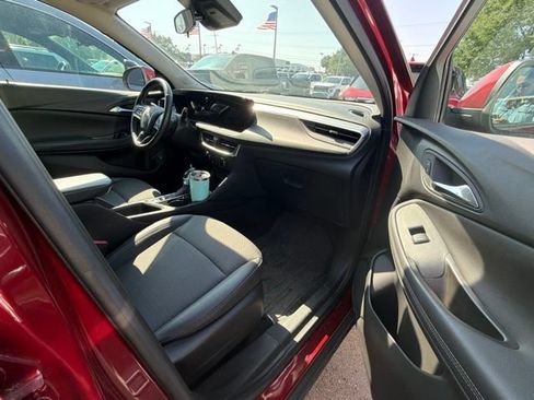 Used 2024 Buick Encore GX Preferred w/ Comfort Package AWD/4WD image 3