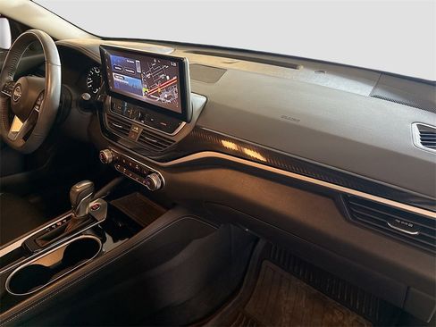 Used 2024 Nissan Altima 2.5 SR w/ SR Premium Package image 29