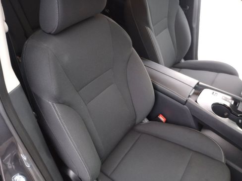 Used 2025 Nissan Rogue S FWD image 32