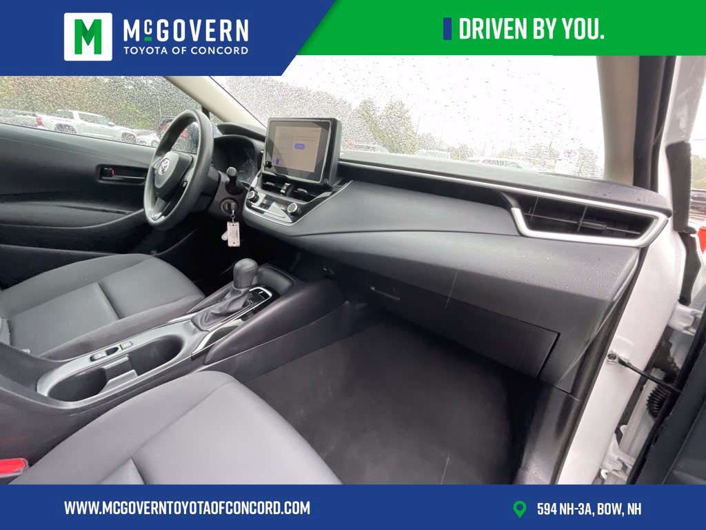 Used 2025 Toyota Corolla LE FWD image 33