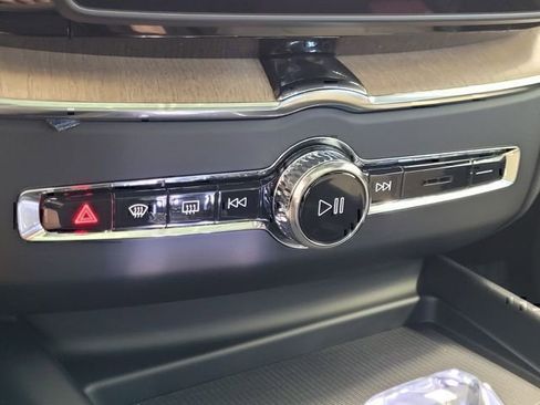 Certified 2026 Volvo XC60 B5 Core w/ Protection Package Premier image 22