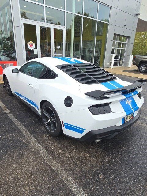 Used 2024 Ford Mustang Coupe RWD image 8