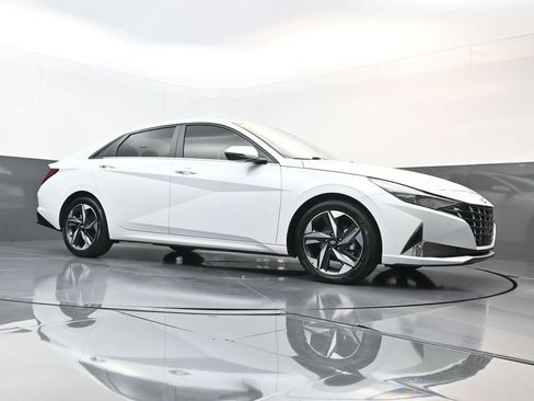 Certified 2022 Hyundai Elantra Limited w/ Cargo Package FWD image 21