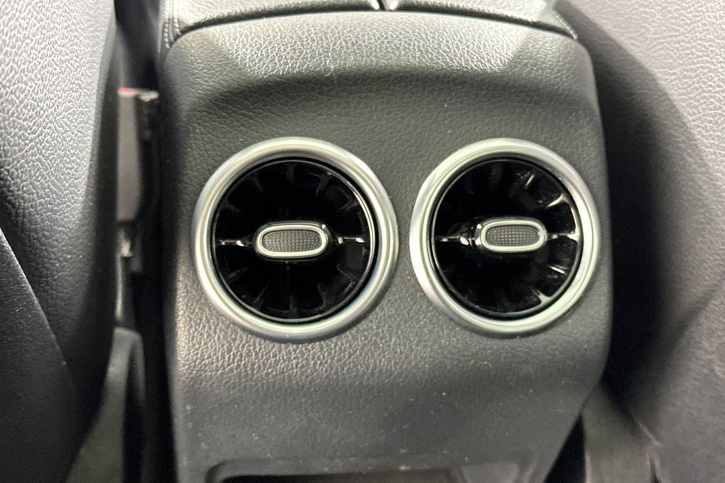 Certified 2022 Mercedes-Benz GLB 250 4MATIC image 17