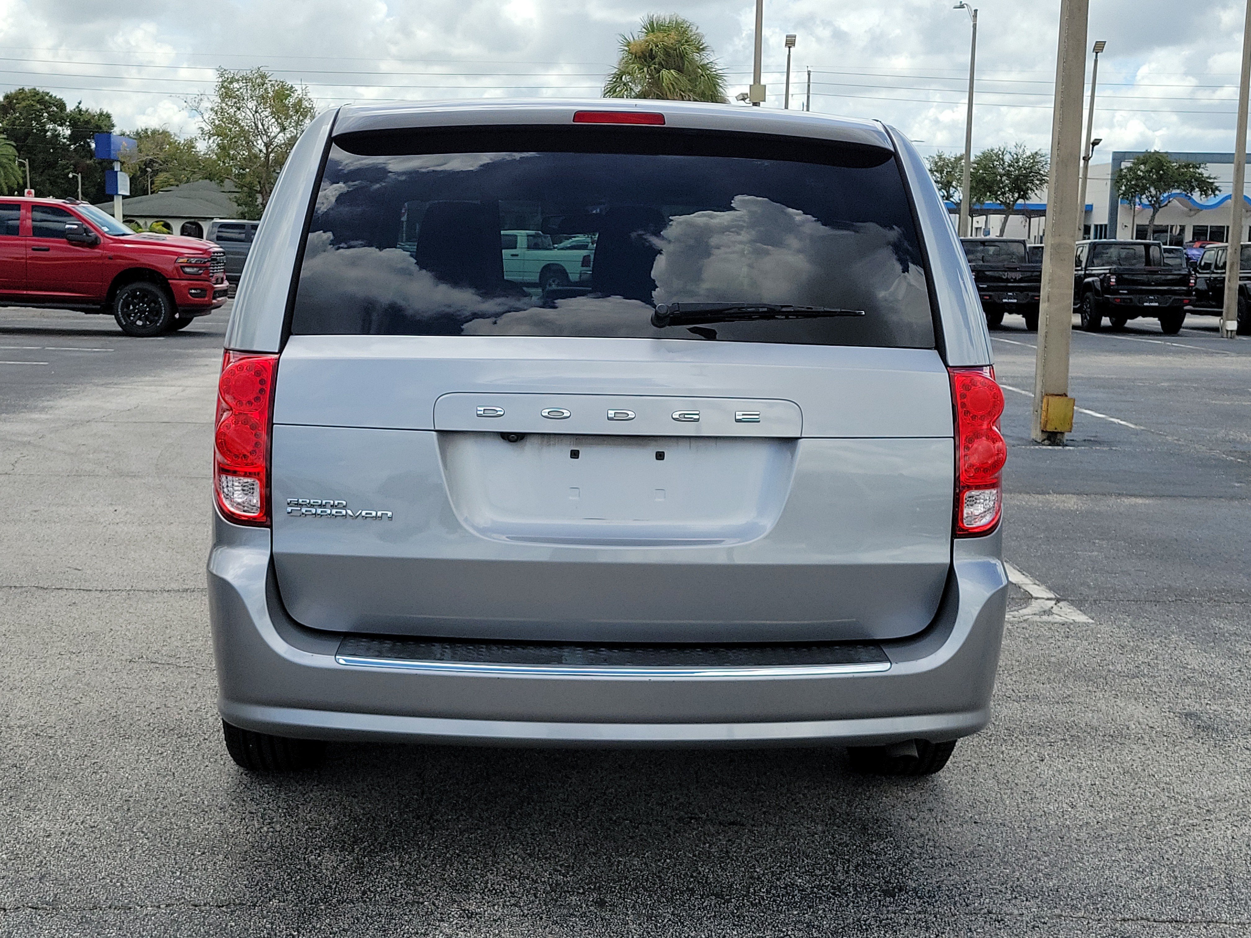 Used 2020 Dodge Grand Caravan SE FWD image 6
