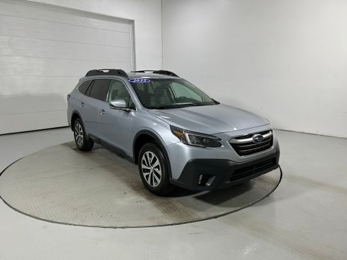 Used 2022 Subaru Outback Premium AWD/4WD image 2