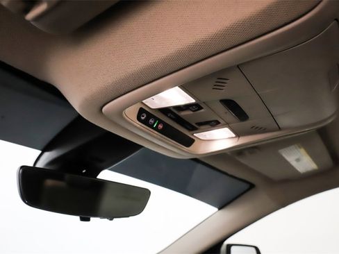 Used 2022 GMC Acadia Denali w/ Denali Ultimate Package image 28