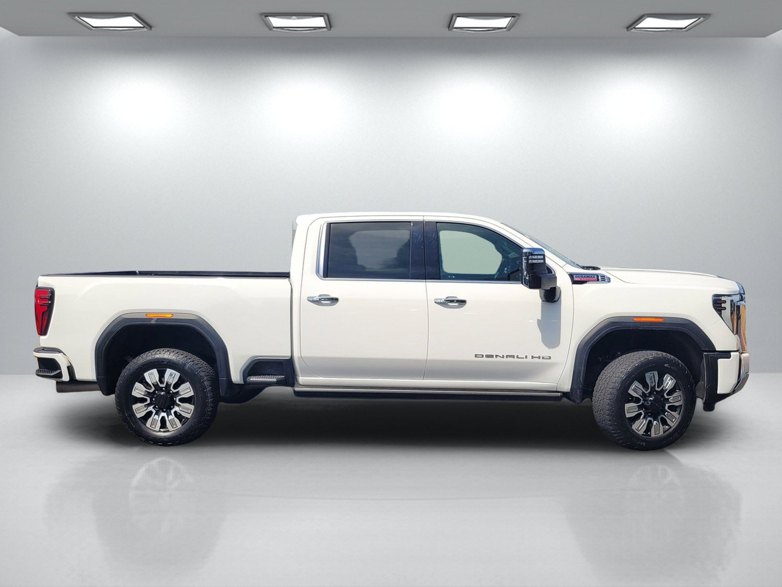 Used 2024 GMC Sierra 3500 Denali AWD/4WD image 3