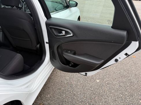 Used 2015 Chrysler 200 Limited image 14