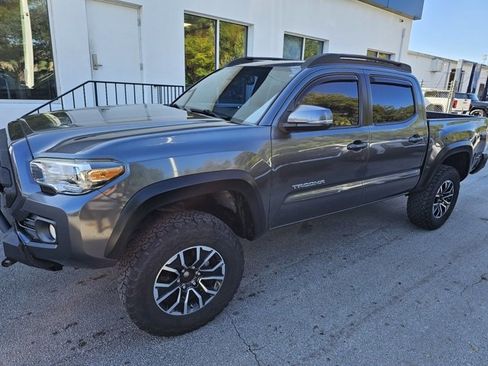 Used 2020 Toyota Tacoma 2WD Double Cab image 2