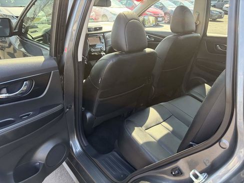 Used 2019 Nissan Rogue SL w/ Premium Package image 21
