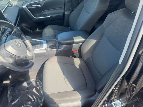 Used 2025 Toyota RAV4 XLE image 36