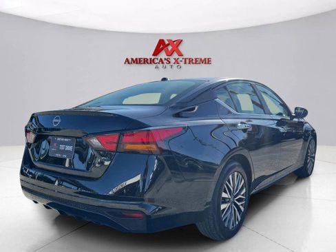 Used 2025 Nissan Altima 2.5 SV image 5