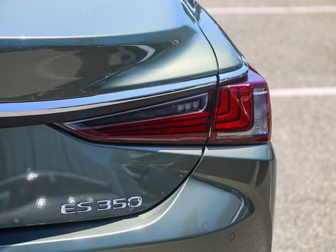 Used 2025 Lexus ES 350 w/ Premium Package FWD image 11