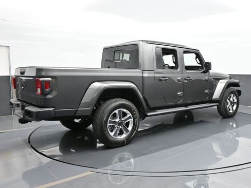 Used 2024 Jeep Gladiator Sport w/ Premium Package image 6