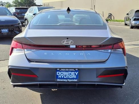 Used 2025 Hyundai Elantra SEL FWD image 4