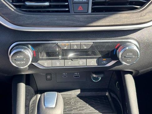 Certified 2025 Nissan Altima 2.5 SL FWD image 18