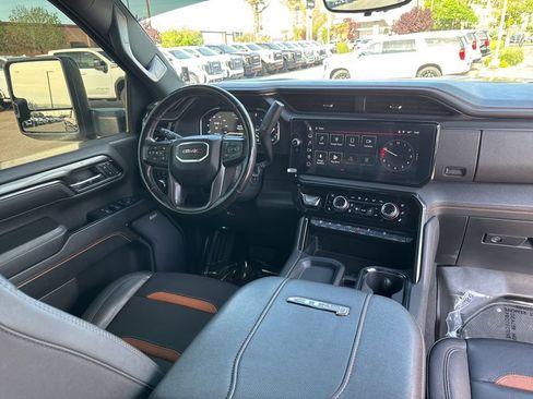 Used 2024 GMC Sierra 2500 AT4 w/ AT4 Premium Plus Package AWD/4WD image 32