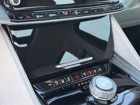 Used 2023 Jeep Wagoneer Series III w/ Premium Group I image 32