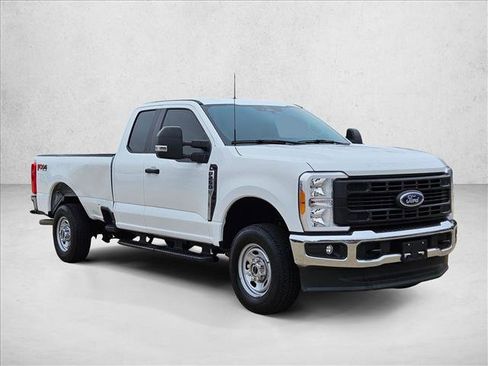 Used 2023 Ford F250 XL w/ FX4 Off-Road Package image 3
