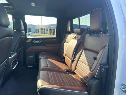 Used 2025 GMC Sierra 3500 Denali Ultimate AWD/4WD image 7