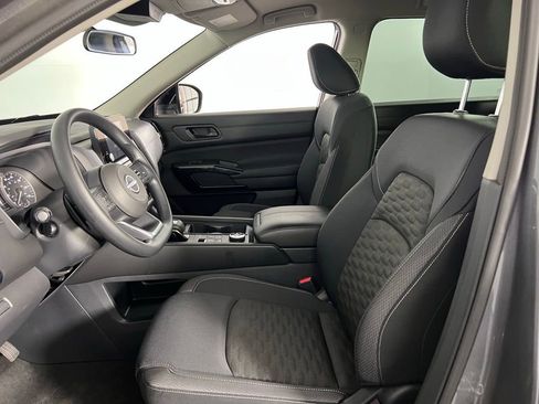 Used 2025 Nissan Pathfinder S image 21