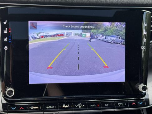 Used 2025 Jeep Wagoneer 2WD w/ Premium Group I image 31