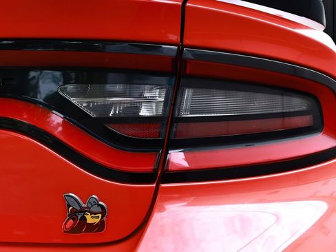 Used 2017 Dodge Charger R/T Scat Pack w/ Beats Audio Group RWD image 28