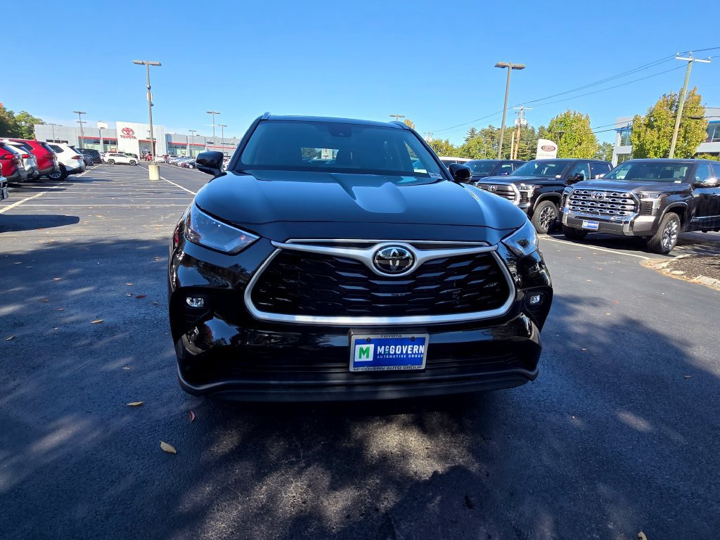 Used 2022 Toyota Highlander XLE AWD/4WD image 9