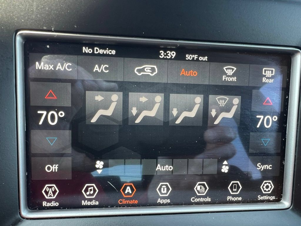 Used 2021 Jeep Grand Cherokee Laredo AWD/4WD image 36