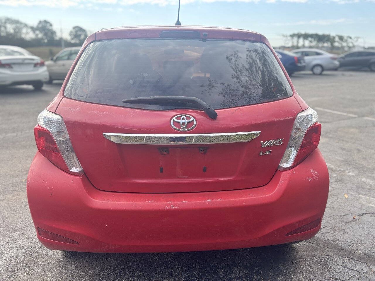 Used 2012 Toyota Yaris LE FWD image 4