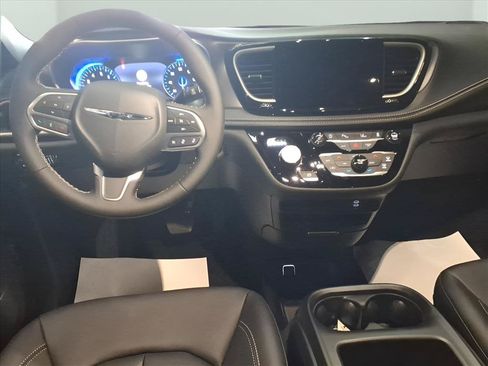 New 2026 Chrysler Pacifica Select FWD image 5