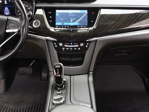 Used 2021 Cadillac XT6 Premium Luxury image 17