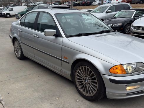 Used 2001 BMW 330i Sedan image 11