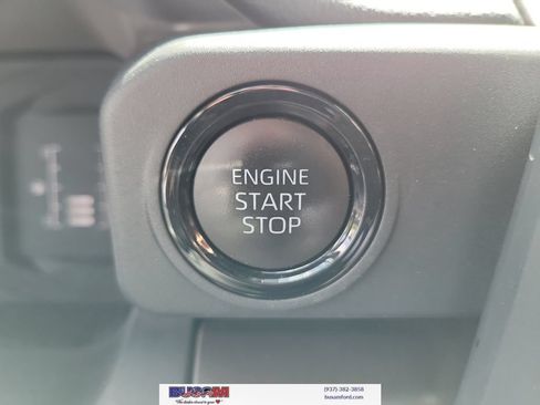 Used 2025 Toyota Tacoma SR5 AWD/4WD image 27