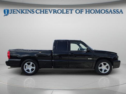 Used 2004 Chevrolet Silverado 1500 SS AWD/4WD image 2