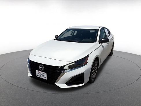 Used 2025 Nissan Altima 2.5 SV FWD image 7