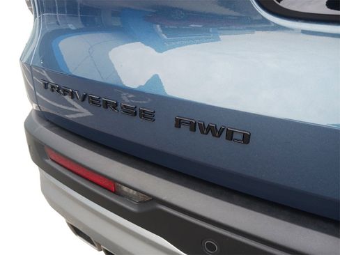 Used 2025 Chevrolet Traverse Z71 w/ Driver Confidence Package image 31