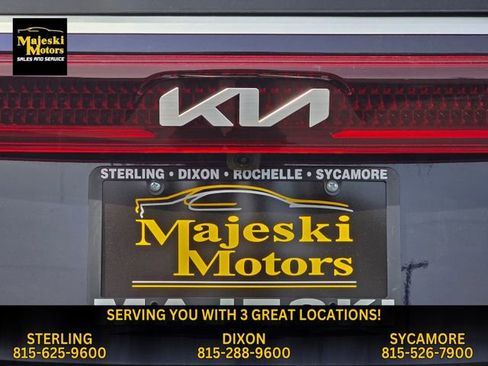 Used 2024 Kia Carnival LX image 14