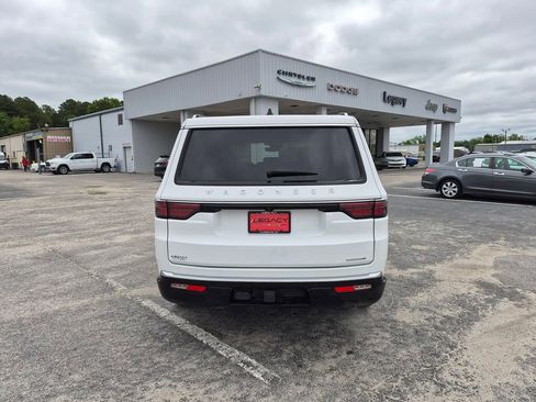 Used 2024 Jeep Wagoneer Series II w/ Flexible Seating Group RWD image 4