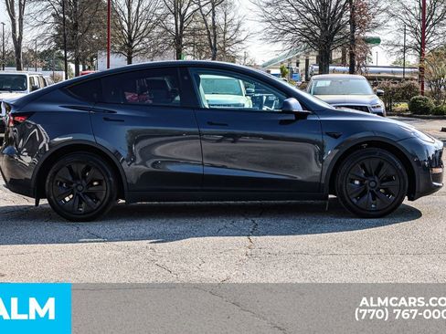 Used 2024 Tesla Model Y Long Range image 10