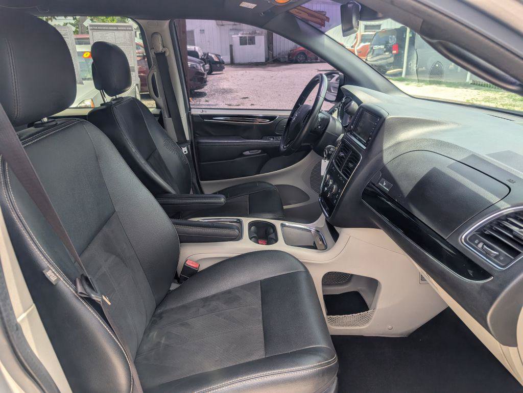Used 2019 Dodge Grand Caravan SXT FWD image 15