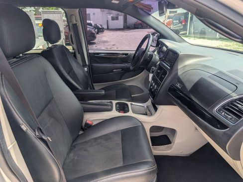 Used 2019 Dodge Grand Caravan SXT FWD image 15