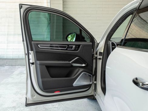 Used 2021 Porsche Cayenne Turbo image 37