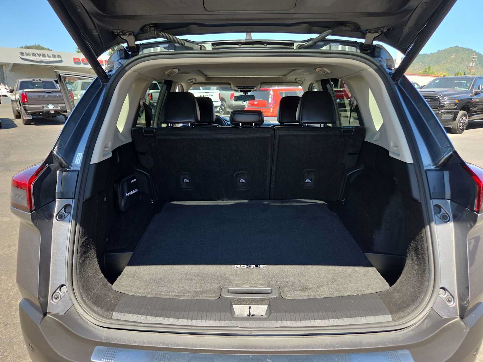Used 2023 Nissan Rogue SV w/ SV Premium B Package AWD/4WD image 27